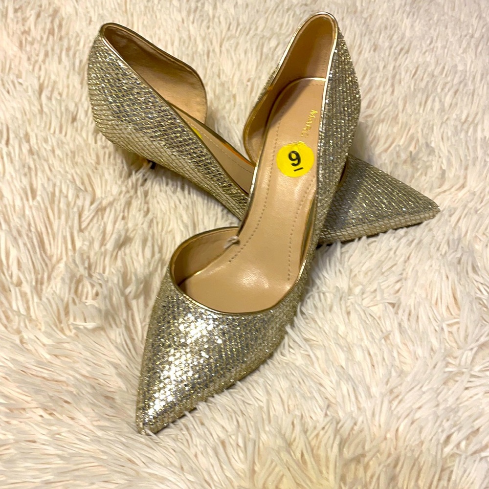 Sparkling goldish silver heels!